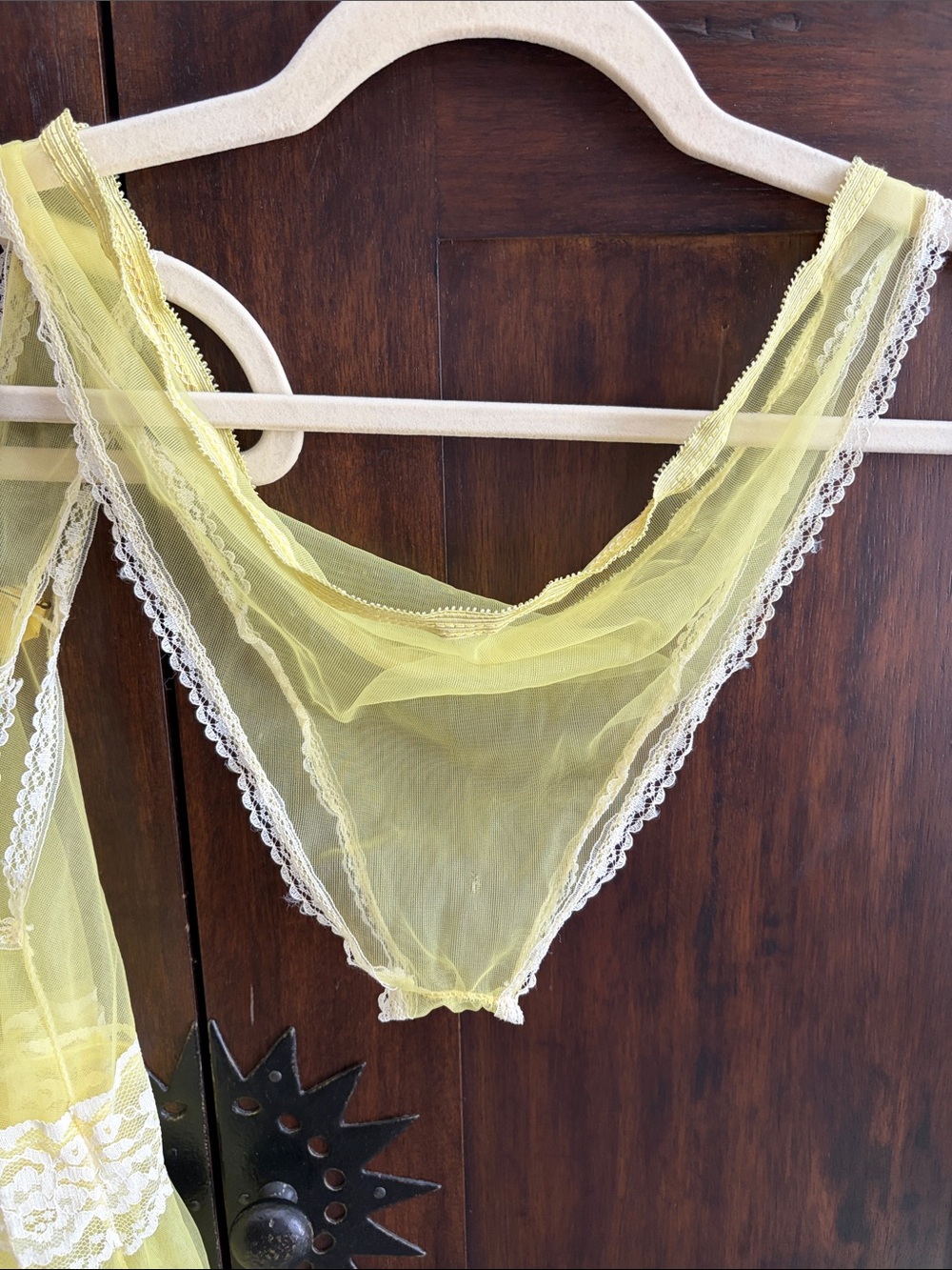 Sweet Vintage 1960s Women's Yellow Sheer Nylon & Lace Baby Doll Nightie Lingerie - Picture 9 of 13